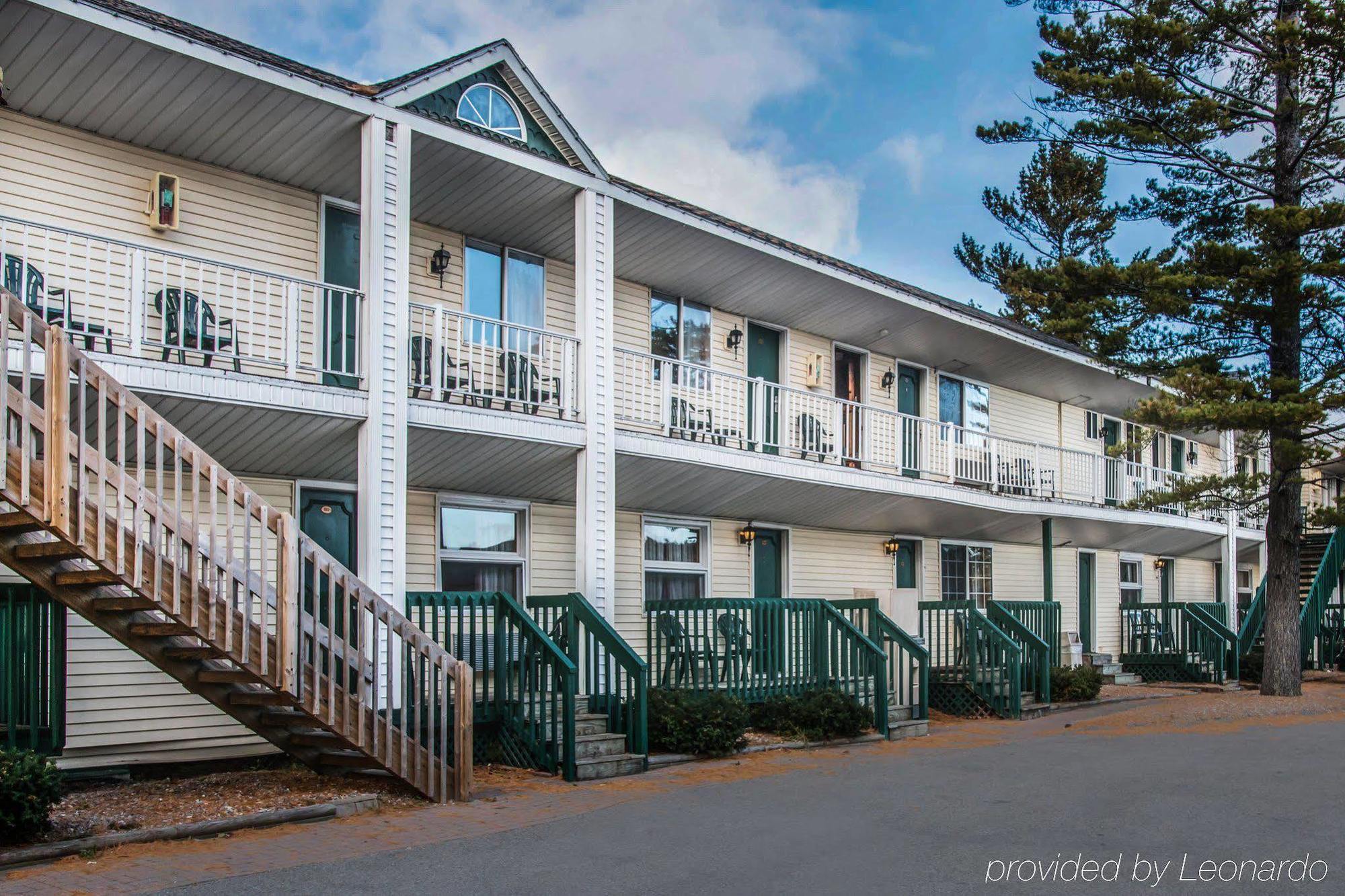 Econo Lodge Bayview Mackinaw City Exterior foto
